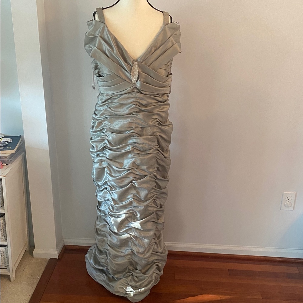 Cachet size 14 off shoulder silver/grey  Runched formal dress